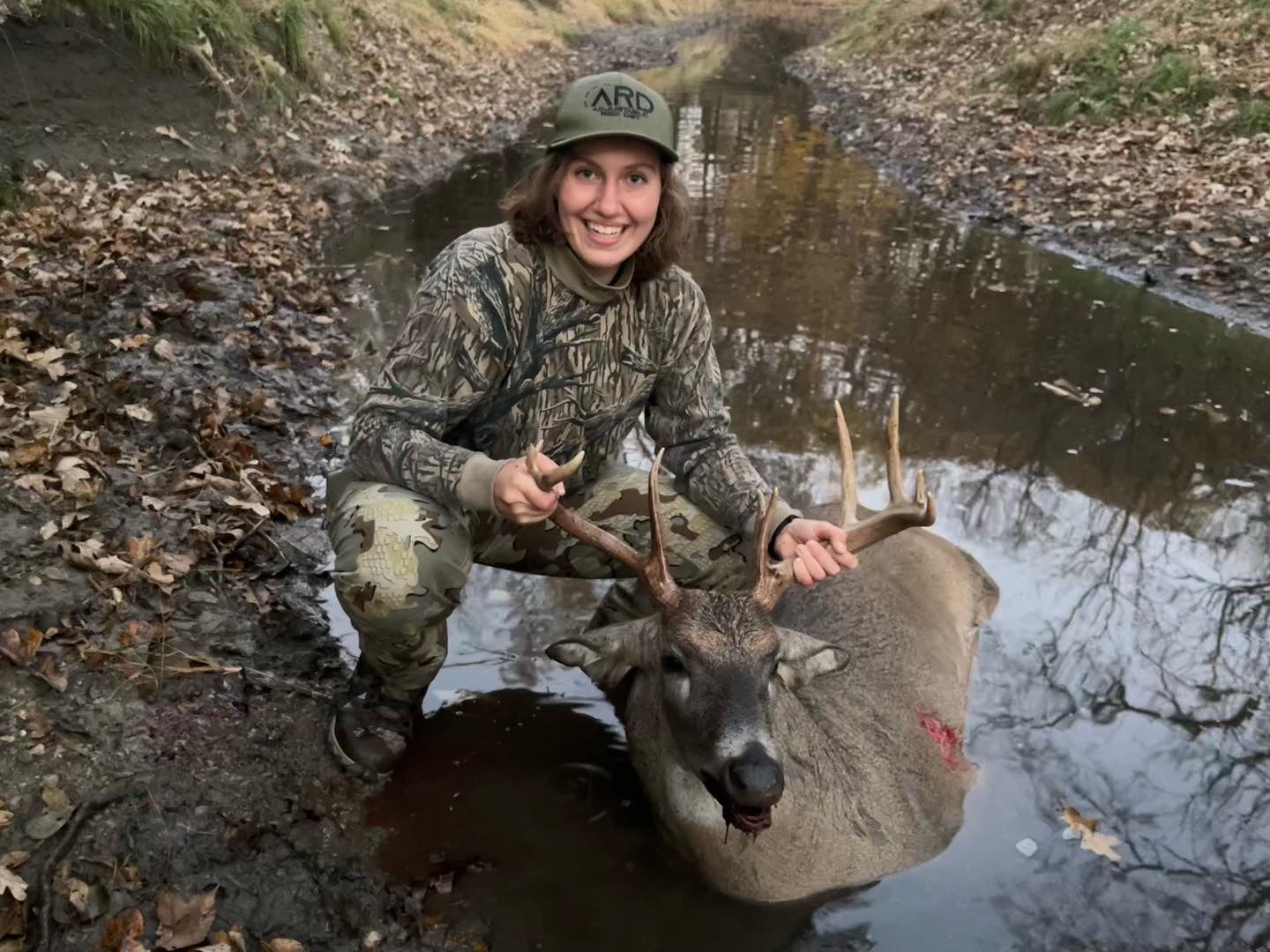 image of abby zelenka with 2022 Kansas buck.
